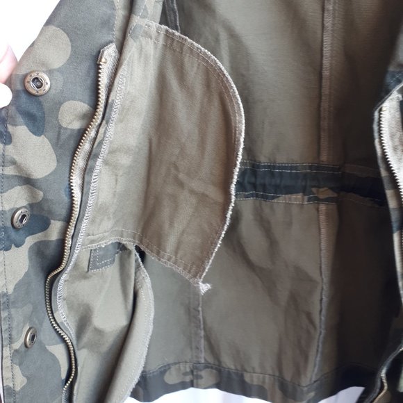 Army Camouflage Vest - Picture 5 of 10